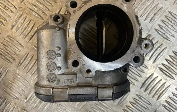 Mercedes-Benz E W211 Throttle valve A6420900070 DK0034 0281002678