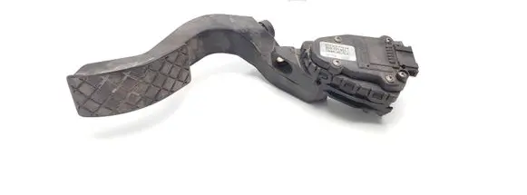 Volkswagen PASSAT B5.5 Accelerator throttle pedal 8D2721523 8D2721523C