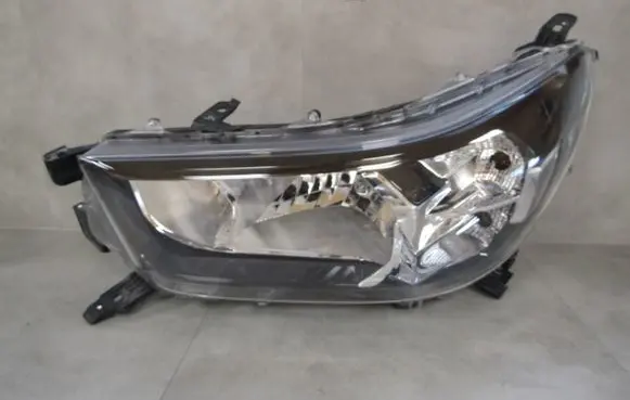 Toyota Hilux VIII Headlight/headlamp 811500KK60