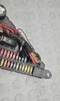 BMW 5 E60 E61 Fuse module 6906618