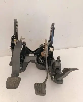 Opel Astra J Pedal assembly 13360903 0000260 512723057