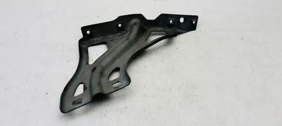 Audi Q3 8U Fender mounting bracket 8U0821135