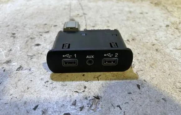 Dodge Challenger USB control unit 68294075AC 35247914 1210180747