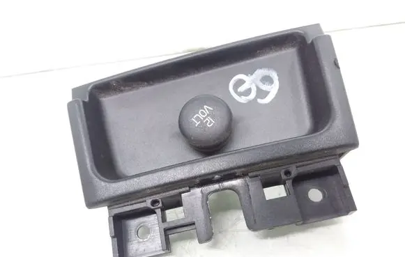Volvo S80 12 V Socket (front) 8696219