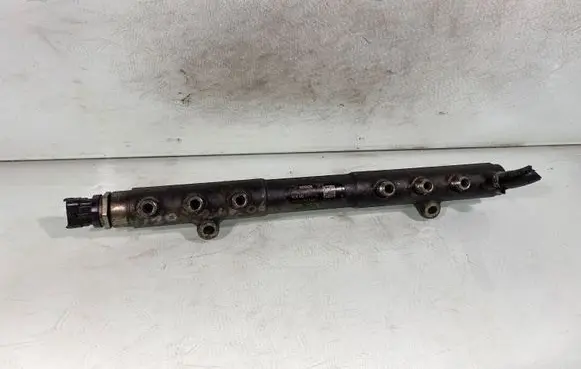 Volvo V70 Fuel main line pipe 30757146 0445215023