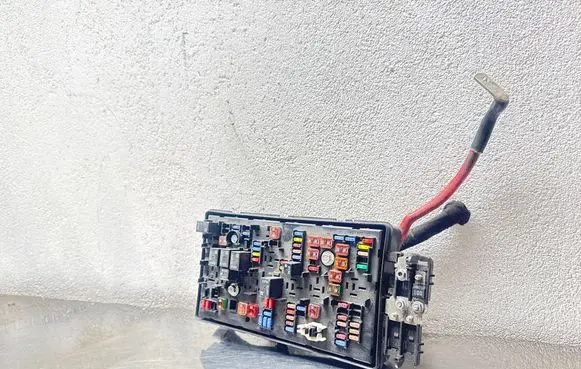 Opel Insignia A Fuse module 13275882 171643033