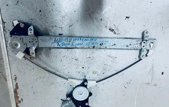 Subaru Impreza III Front door window regulator with motor