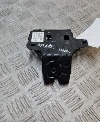 Opel Astra J Tailgate/trunk/boot lock/catch/latch 13501988