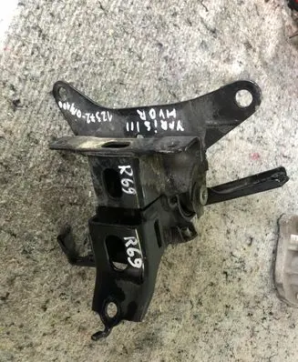 Toyota Yaris Engine mount vacuum valve 