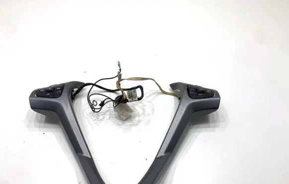 Ford Fiesta Steering wheel buttons/switches 