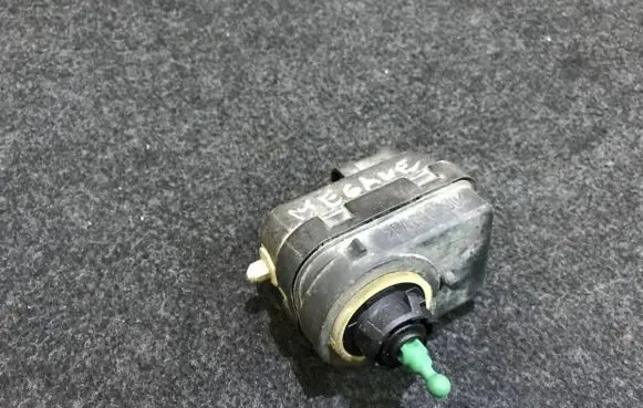 Renault Megane I Headlight level adjustment motor 