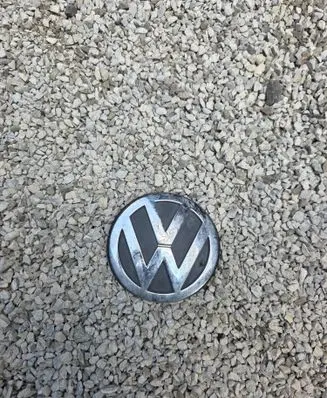 Volkswagen Golf IV Manufacturer badge logo/emblem 1J6853630