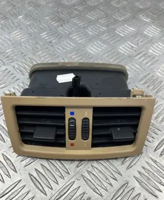 BMW 5 E60 E61 Rear air vent grill 6932023