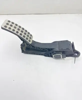 Mercedes-Benz ML W164 Accelerator throttle pedal A1643000104