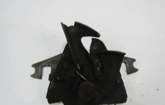 Volkswagen PASSAT B3 Engine bonnet/hood lock/catch 