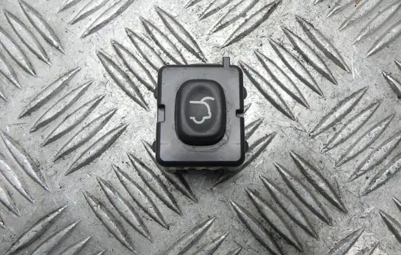 Tailgate opening switch