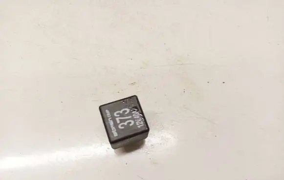 Volkswagen PASSAT B6 Other relay 8D0951253A 373