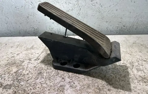 Mercedes-Benz C AMG W204 Accelerator throttle pedal A2043000004 010208 0490
