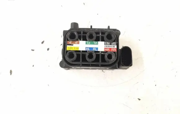 Mercedes-Benz E W213 Air suspension valve block 0993200258 A0993200258