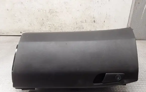 Glove box