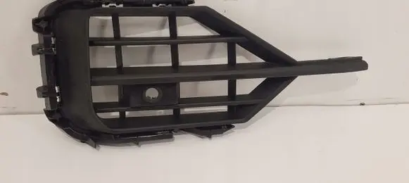Volkswagen Touareg III Front bumper lower grill