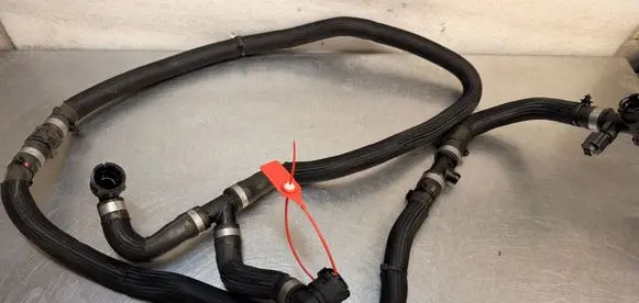 Renault Trafic III (X82) Engine coolant pipe/hose 