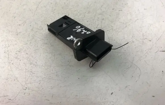 Nissan Juke I F15 Mass air flow meter 226807S000