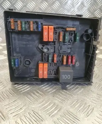 Volkswagen Caddy Fuse module 1K0937820B 2K1937535L 0522670106
