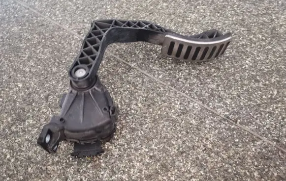 Volkswagen Phaeton Accelerator throttle pedal 3D1721503M