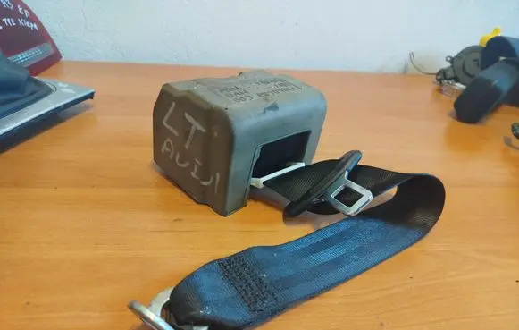 Rear seatbelt