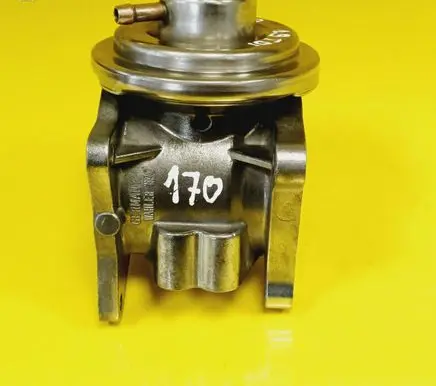 Skoda Octavia Mk1 (1U) EGR valve 038129637D 038131501AF