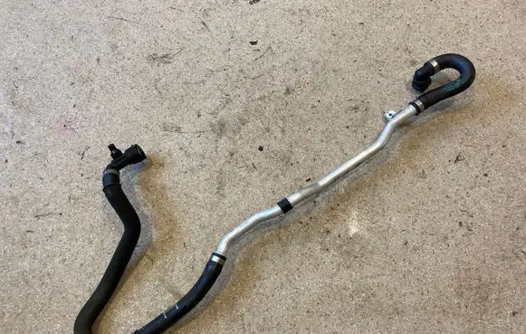 BMW X5 G05 Engine coolant pipe/hose 6992936