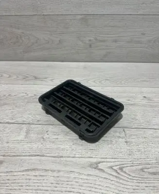 BMW X5 E70 Quarter panel pressure vent 8377280 64228377280