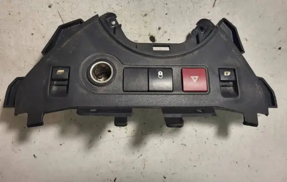 Citroen Berlingo Hazard light switch 9680931977 63110656 G4157T06