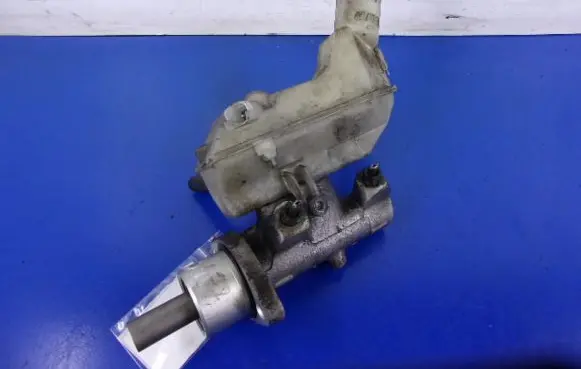 Nissan Note (E11) Master brake cylinder