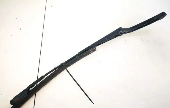 Volkswagen Polo IV 9N3 Front wiper blade arm