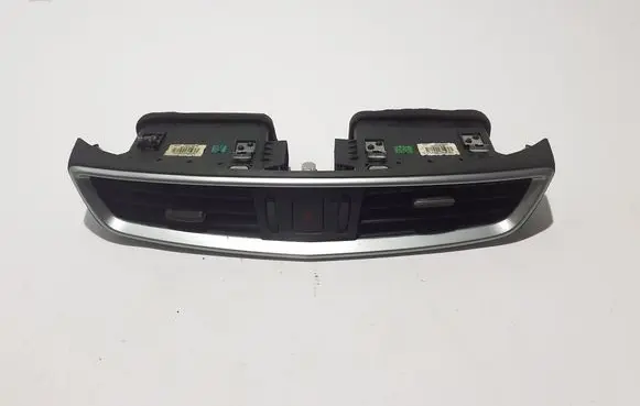 Nissan Qashqai Dashboard air vent grill cover trim 68750HV50B