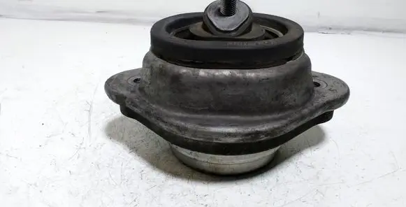 BMW X5 E53 Engine mount bracket 1096996