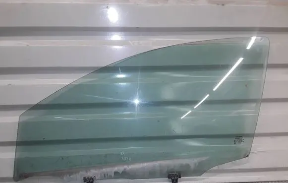 Nissan Qashqai Front door window glass four-door