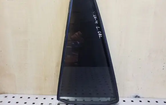 Rear vent window glass
