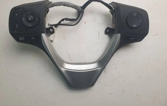 Steering wheel buttons/switches