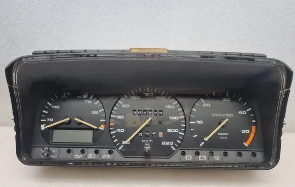 Volkswagen PASSAT B3 Speedometer (instrument cluster) 357919033 357919059A 81117621