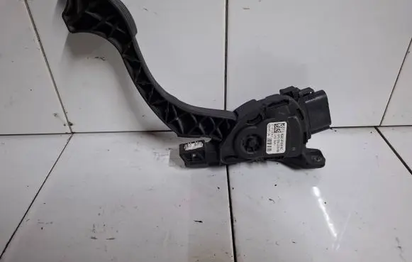 Ford Mondeo MK IV Accelerator throttle pedal 6G929F836NC 6PV00922008 C95YE04