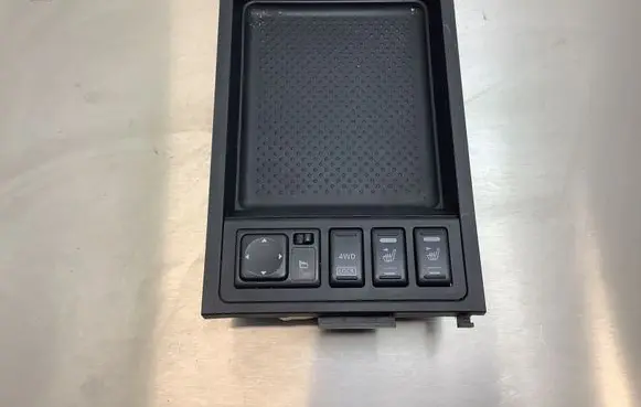Nissan Murano Z50 Seat heating switch 96924CA000 K13691