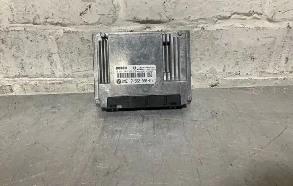 BMW 5 E60 E61 Engine control unit/module 7582306 1039S24071 0261209320