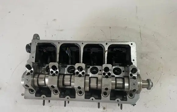 Volkswagen PASSAT B5.5 Engine head 038103373r