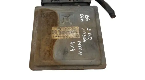 Volkswagen PASSAT B6 Engine control unit/module 03G906018CR 5WP45606AA