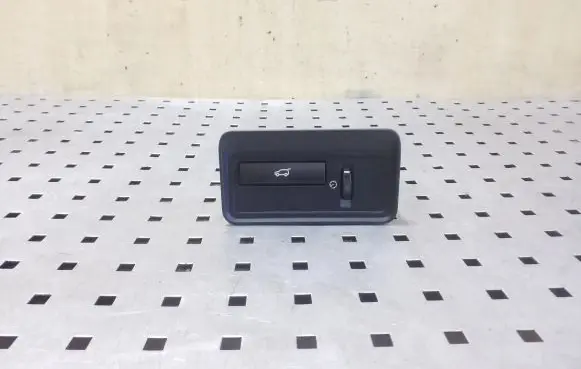Land Rover Range Rover Sport L494 Tailgate opening switch CPLA11654CA