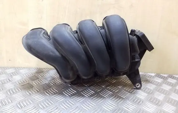 Toyota Corolla Verso AR10 Intake manifold