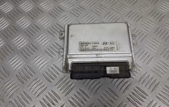 KIA Carens II Engine control unit/module 39120-23350